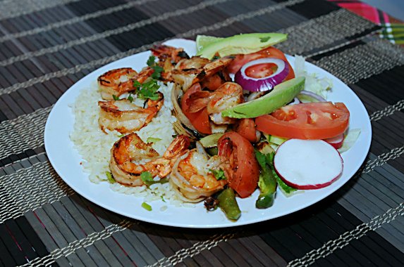 Camarones a la plancha - grilled shrimp over rice
